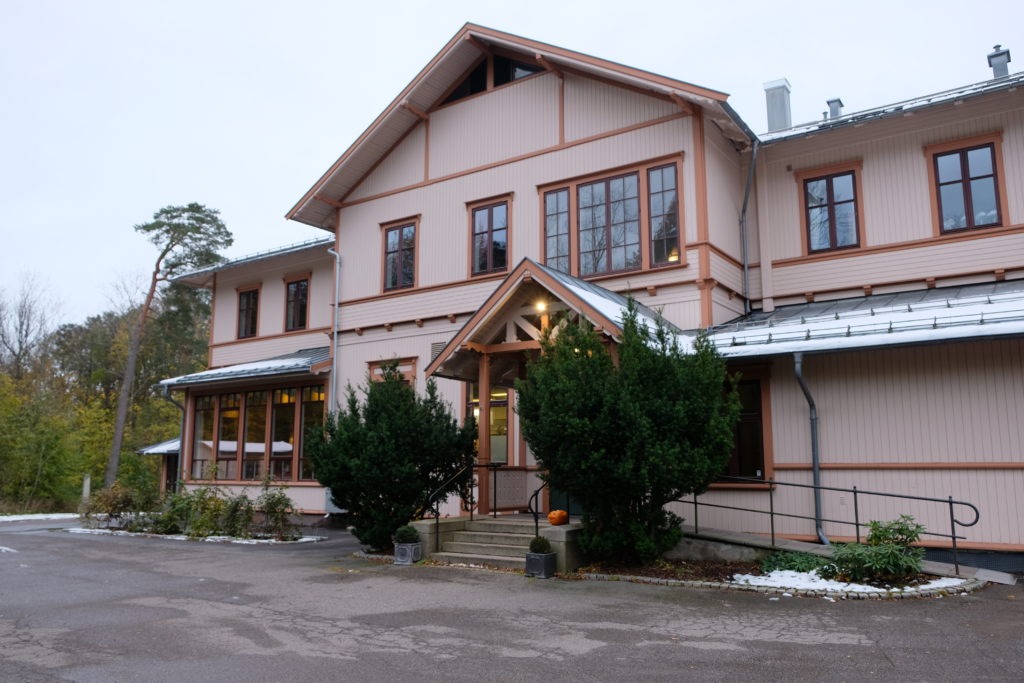 Hotell Sjømilitære Samfund ligger på Karl Johansvern i Horten. 
